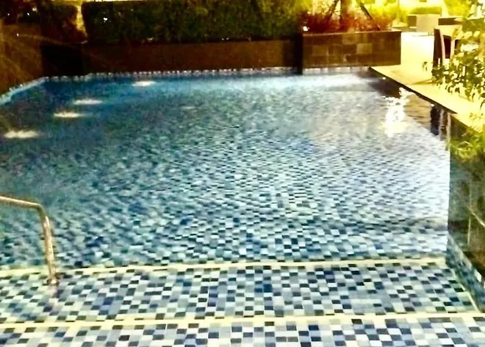 Luxe Staycation-2br With Balcony And View Near Moa, World Trade Center, Picc At Coast Residences