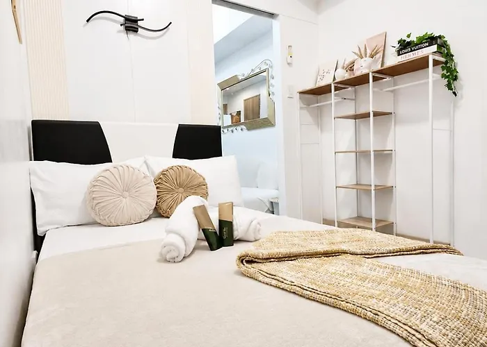 Luxe Staycation-2br With Balcony And View Near Moa, World Trade Center, Picc At Coast Residences