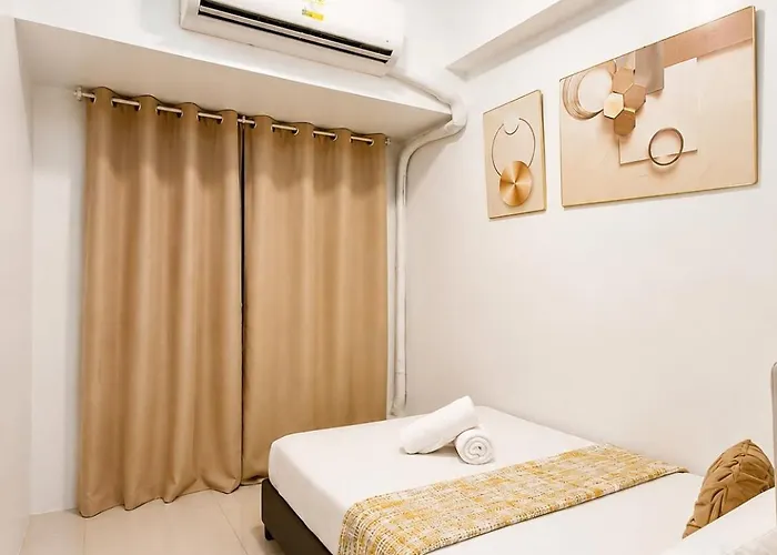 Apartment Luxe Staycation-2br With Balcony And View Near Moa, World Trade Center, Picc At Coast Residences
