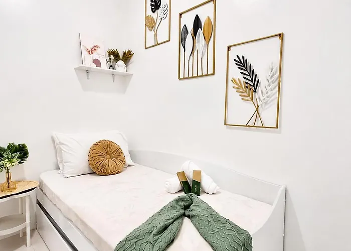 Luxe Staycation-2br With Balcony And View Near Moa, World Trade Center, Picc At Coast Residences Apartment Manila