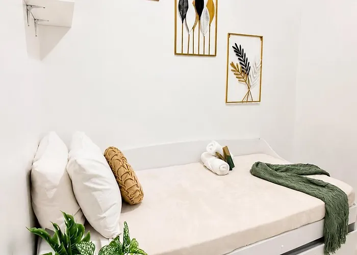 Luxe Staycation-2br With Balcony And View Near Moa, World Trade Center, Picc At Coast Residences Manila